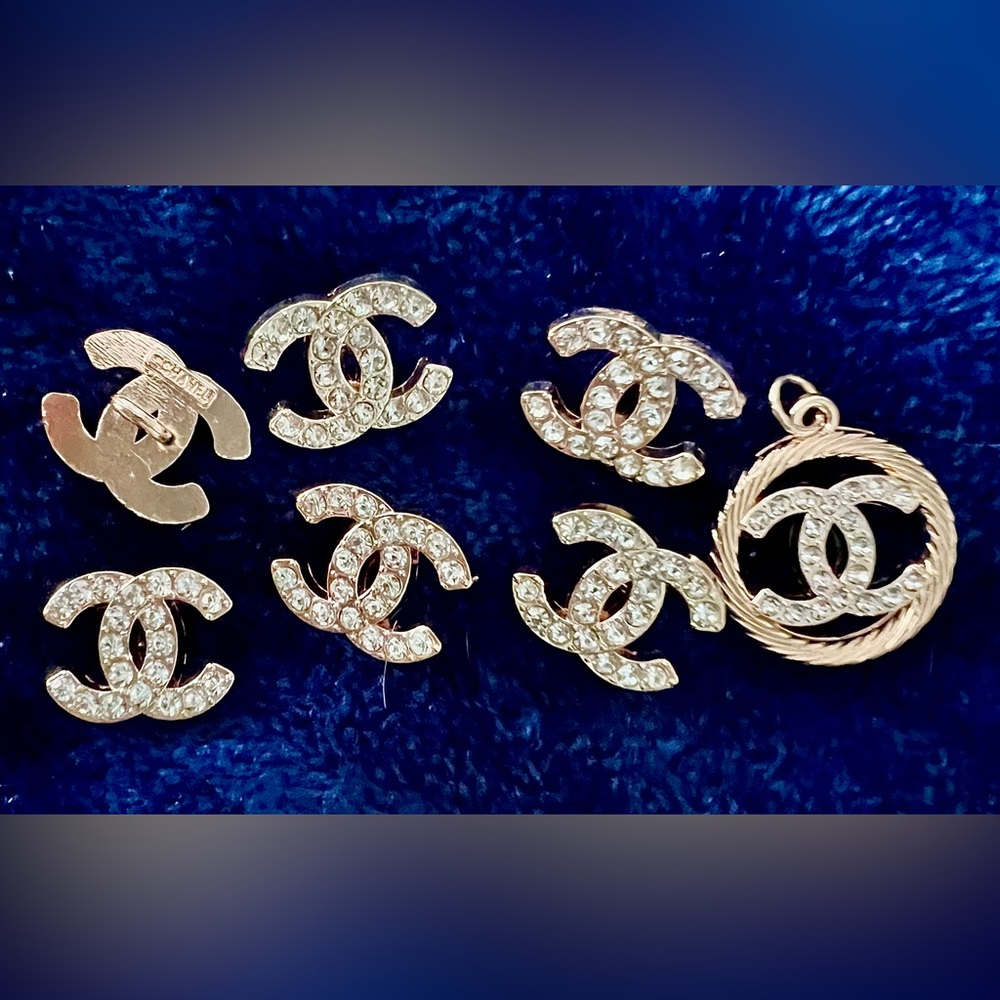 Cc-(set of 6) 19mm-Logo shape gold-metal/ faux crystal embellishment/shanked/👀😉 - Picture 4 of 9